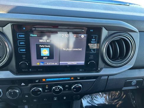 Used 2016 Toyota Tacoma TRD Sport image 22