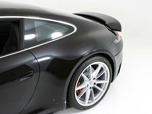 Used 2021 Porsche 911 Carrera S RWD image 4
