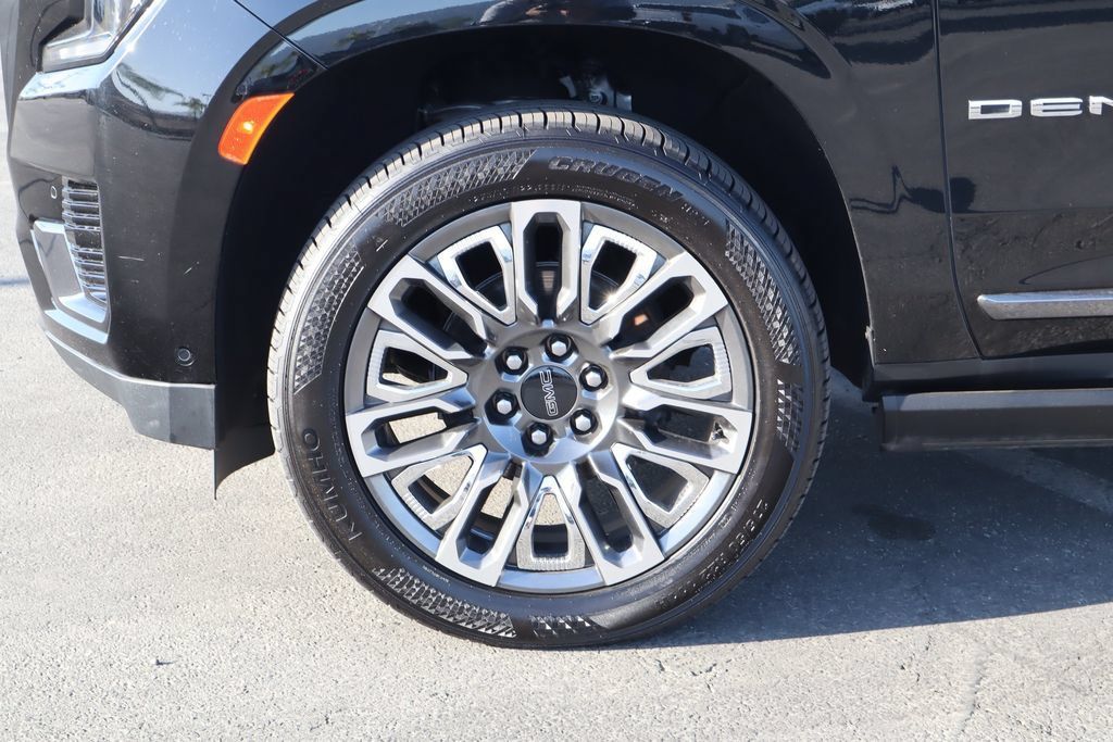 Used 2024 GMC Yukon XL Denali Ultimate AWD/4WD image 14