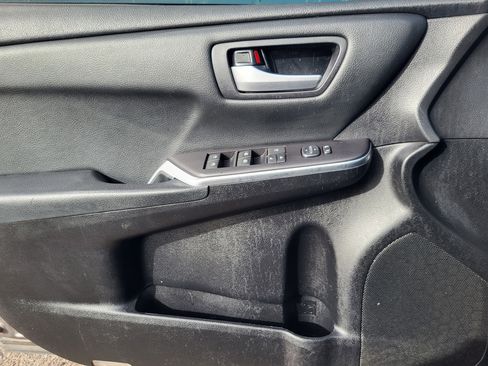 Used 2016 Toyota Camry SE image 14