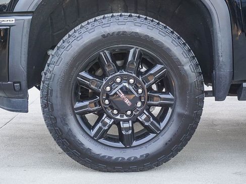 Used 2025 GMC Sierra 2500 AT4 w/ AT4 Premium Plus Package image 9