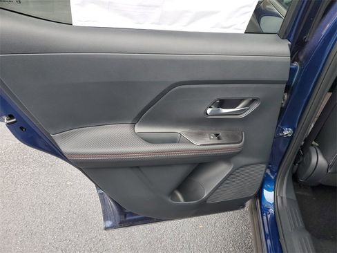 Used 2025 Nissan Kicks SR image 17