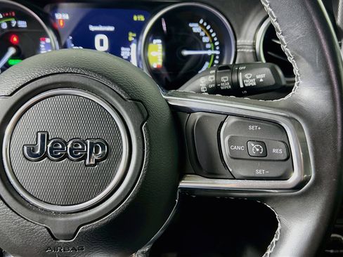 Used 2022 Jeep Wrangler Unlimited Sahara AWD/4WD image 18