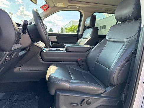 Used 2025 Ford Expedition Active AWD/4WD image 13