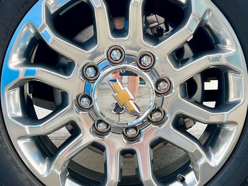 Used 2025 Chevrolet Silverado 2500 LTZ w/ LTZ Convenience Package image 17