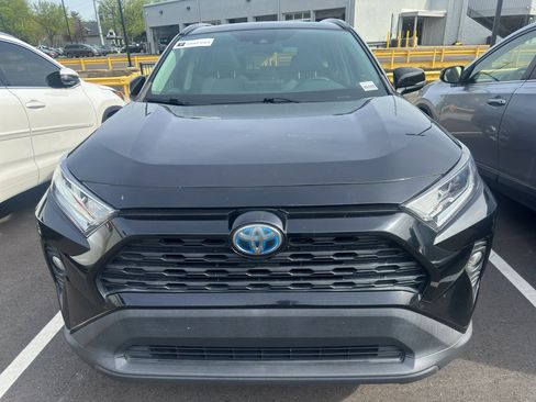 Used 2021 Toyota RAV4 XLE Premium image 2