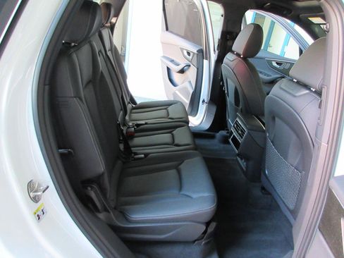 Used 2025 Audi Q7 3.0T Premium Plus w/ Premium Plus Package AWD/4WD image 40