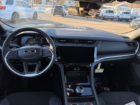 New 2026 Jeep Grand Cherokee Altitude image 13