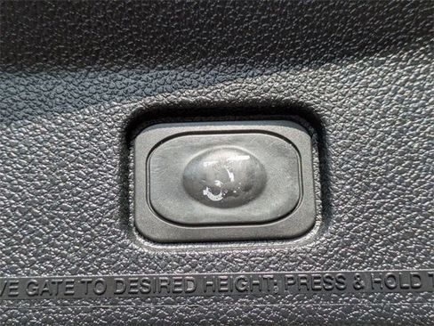 Used 2017 Ford Explorer Platinum image 13