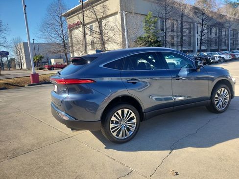 Certified 2024 Toyota Venza Limited image 7