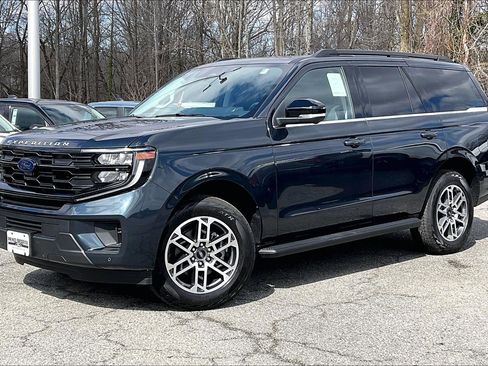 New 2026 Ford Expedition Active image 2