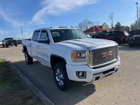 Used 2015 GMC Sierra 2500 Denali w/ Duramax Plus Package image 3