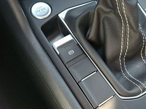 Certified 2022 Volkswagen Taos SE FWD image 27