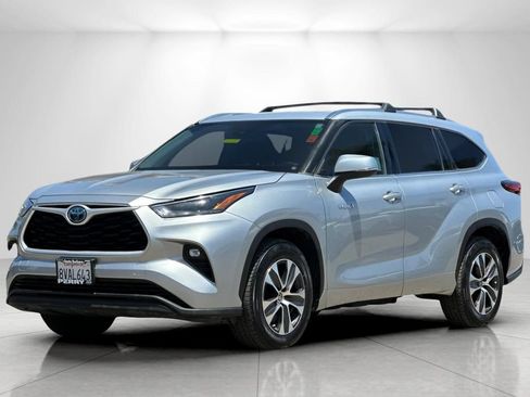 Used 2021 Toyota Highlander XLE FWD image 8