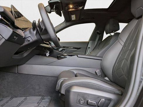 Used 2025 BMW 530i xDrive w/ Premium Package image 4