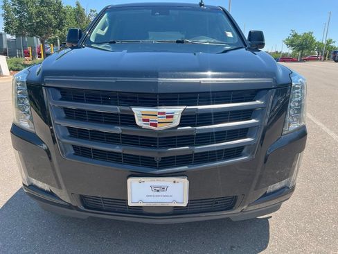Used 2018 Cadillac Escalade Premium Luxury AWD/4WD image 8