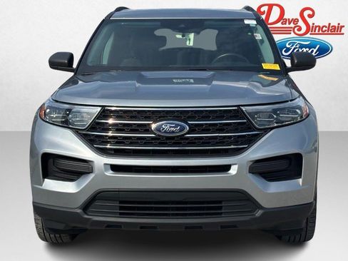 Used 2024 Ford Explorer XLT AWD/4WD image 2