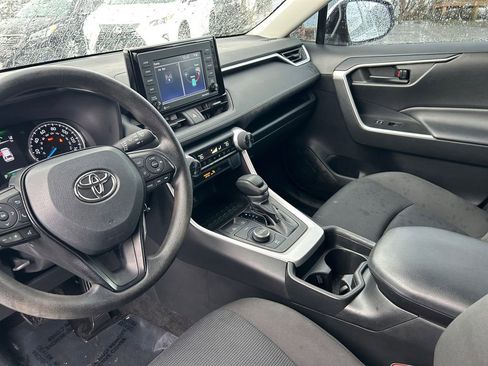 Used 2021 Toyota RAV4 LE image 20