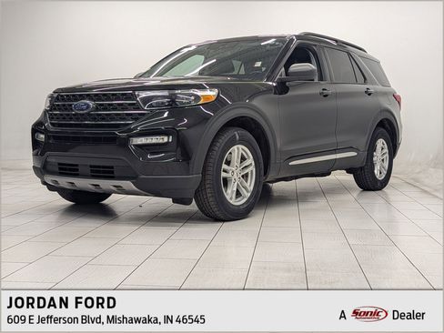 Certified 2022 Ford Explorer XLT w/ Equipment Group 202A image 1