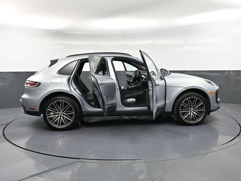 Certified 2026 Porsche Macan AWD/4WD image 34
