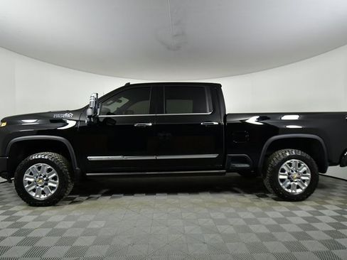 Used 2024 Chevrolet Silverado 2500 High Country w/ Technology Package image 16