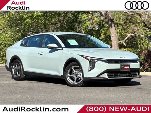Used 2025 Kia K4 FWD image 1