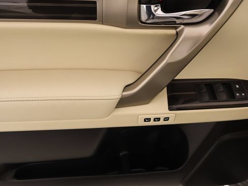 Used 2020 Lexus GX 460 Luxury w/ Off Road Package AWD/4WD image 18