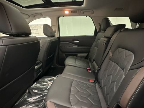 New 2026 Nissan Pathfinder Platinum w/ Cargo Package AWD/4WD image 10