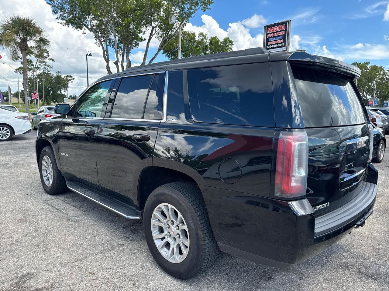 Used 2019 GMC Yukon SLE w/ HD Trailering Package AWD/4WD image 4