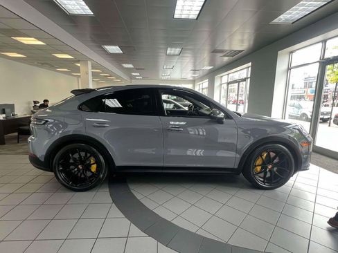 Used 2025 Porsche Cayenne Turbo GT AWD/4WD image 41
