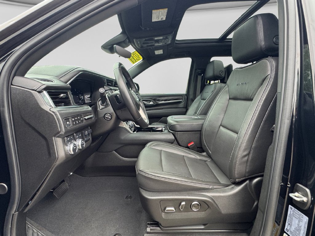 Used 2024 GMC Yukon Denali w/ Advanced Technology Package AWD/4WD image 19