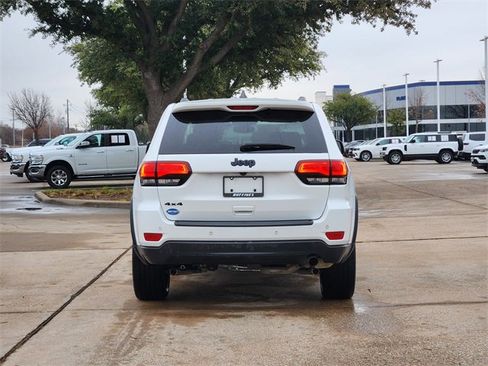 Used 2019 Jeep Grand Cherokee Laredo image 6