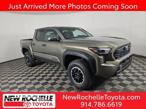Used 2025 Toyota Tacoma TRD Off-Road image 1