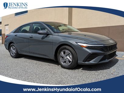 New 2025 Hyundai Elantra SE