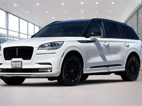 Certified 2023 Lincoln Aviator Black Label AWD/4WD image 8