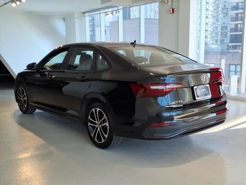 Used 2024 Volkswagen Jetta Sport image 6