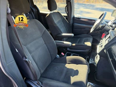 Used 2017 Dodge Grand Caravan SE image 17