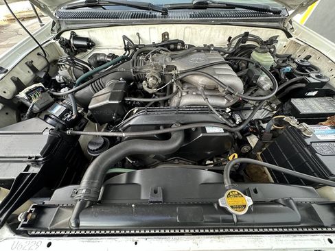 Used 1998 Toyota 4Runner SR5 image 32