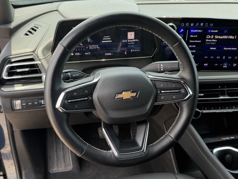 Used 2025 Chevrolet Traverse LT AWD/4WD image 35