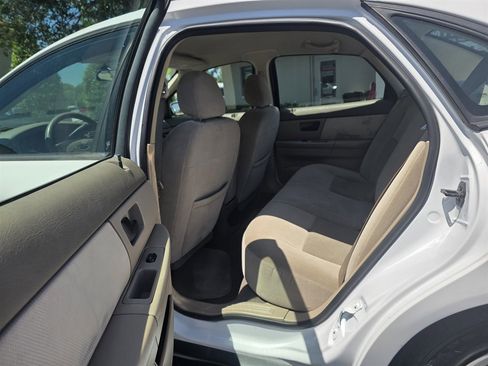 Used 2007 Ford Taurus SE FWD image 28