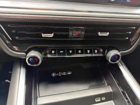 Used 2025 Chevrolet Tahoe RST RWD image 32