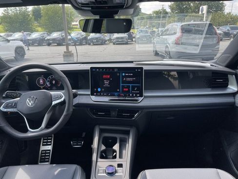 New 2026 Volkswagen Tiguan SE R-Line AWD/4WD image 7