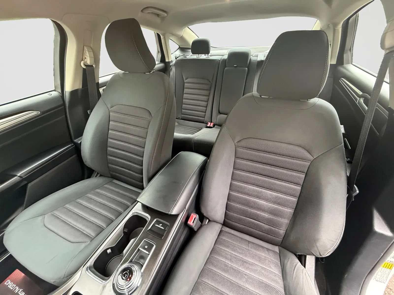 Used 2017 Ford Fusion SE w/ Fusion SE Technology Package FWD image 13