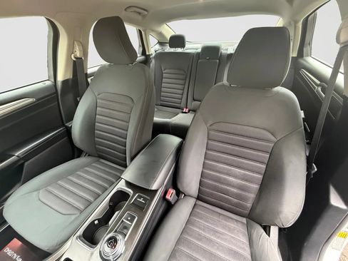 Used 2017 Ford Fusion SE w/ Fusion SE Technology Package FWD image 12