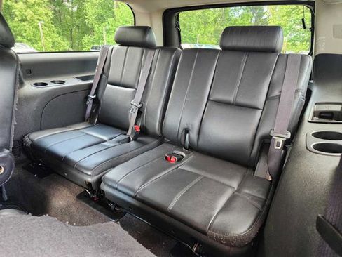 Used 2014 Chevrolet Suburban LT RWD image 14