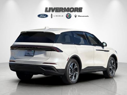 Used 2026 Lincoln Nautilus Premier w/ Equipment Group 102A AWD/4WD image 3