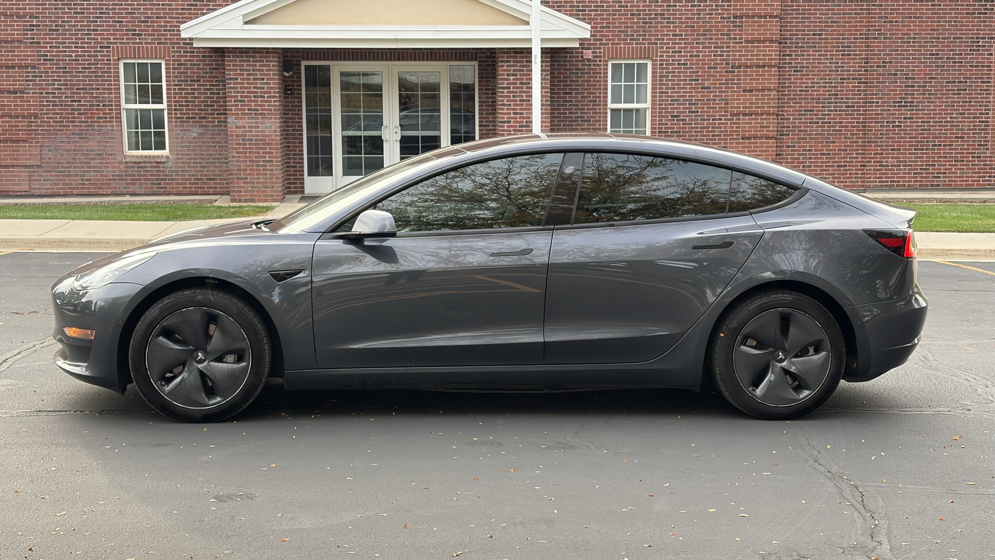 Used 2022 Tesla Model 3 Long Range AWD/4WD image 3