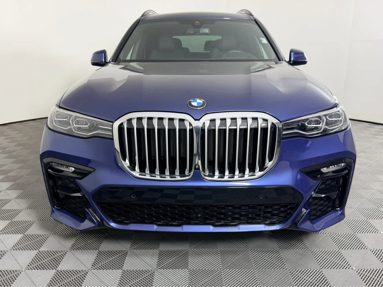 Used 2022 BMW X7 xDrive40i w/ M Sport Package AWD/4WD image 8