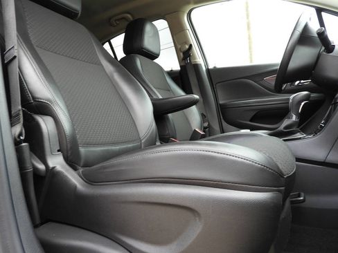 Used 2021 Buick Encore Preferred AWD/4WD image 35