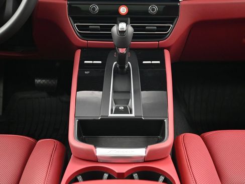 New 2026 Porsche Macan S image 10